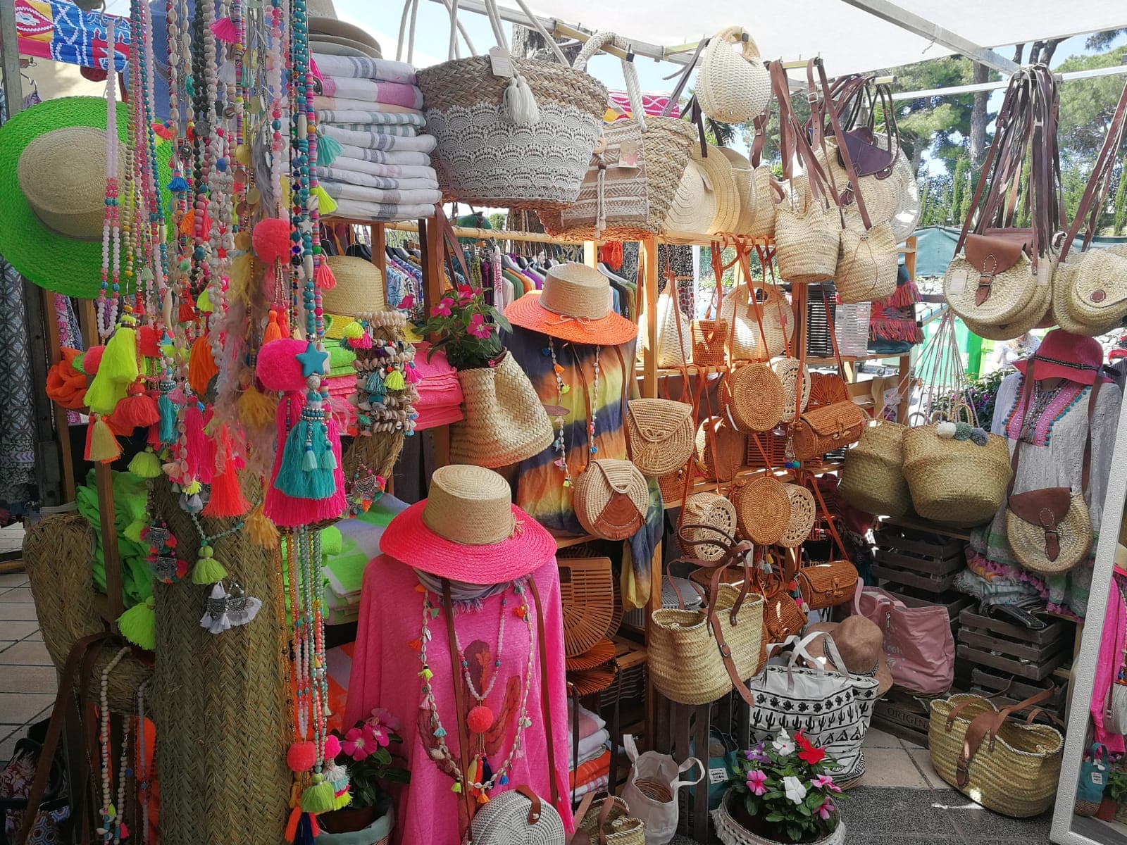 Saturday Flea Market — Nueva Andalucía